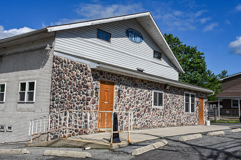 Blue Mountain Pub image