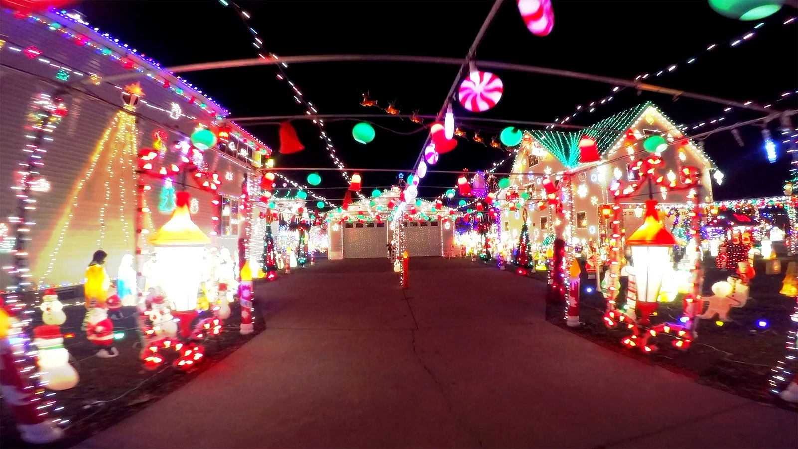 Peckville Christmas House Image