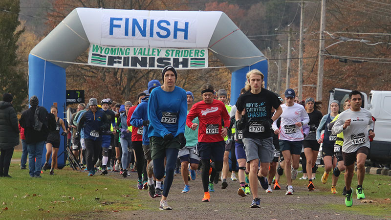 A group of runners at the WVS 20K run.