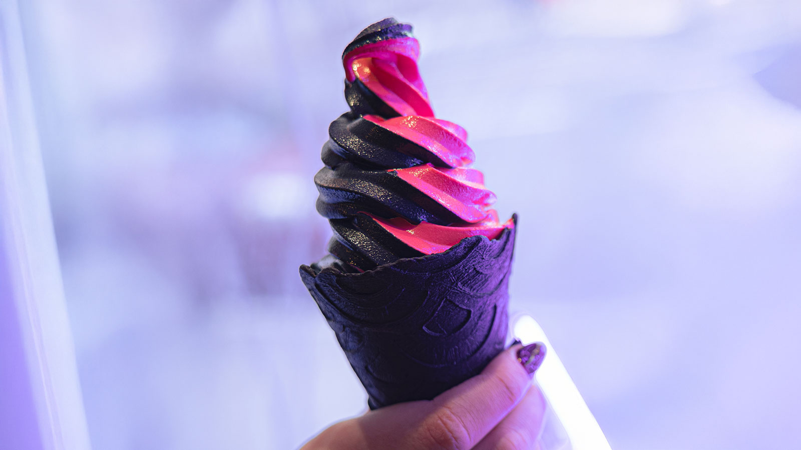 Black Cow Cookies & Cream Image