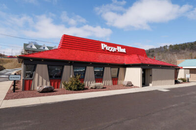 The exterior of Pizza Hut Classic in Tunkhannock, PA.